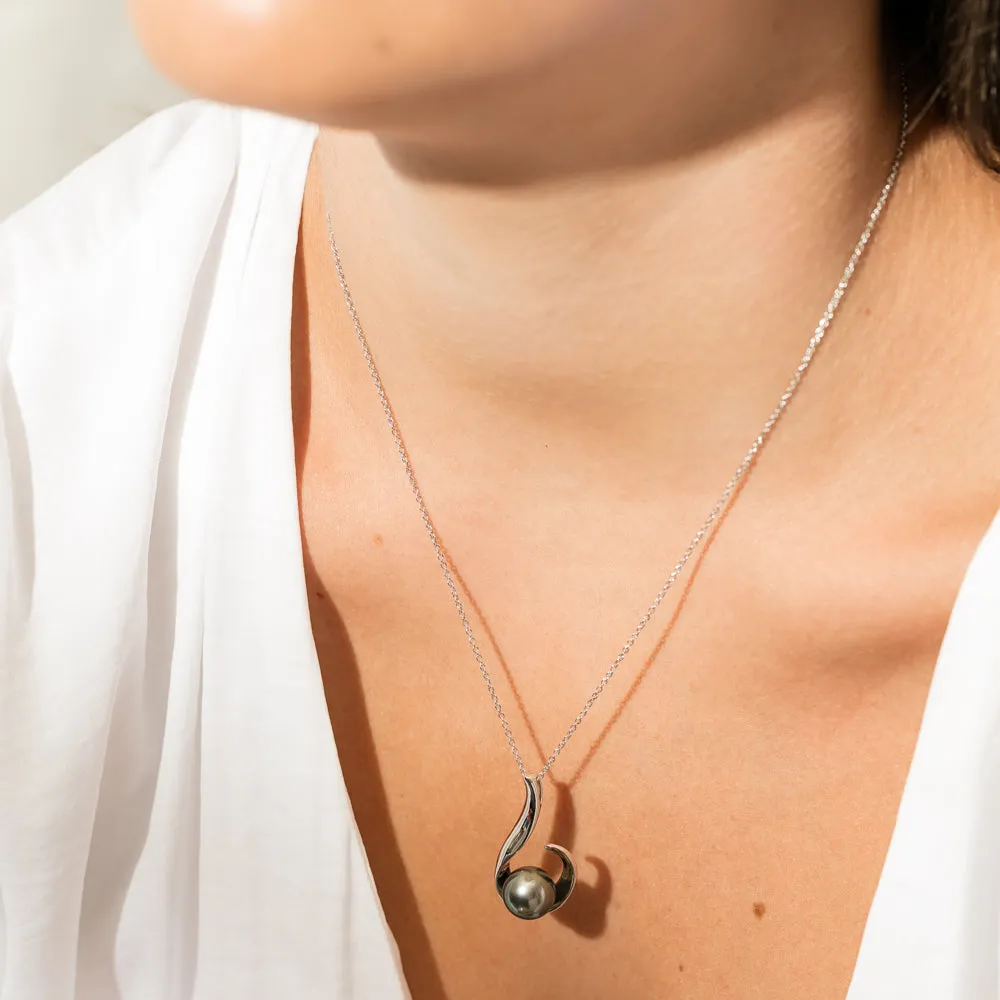 14ct White Gold Black Pearl Hook Pendant