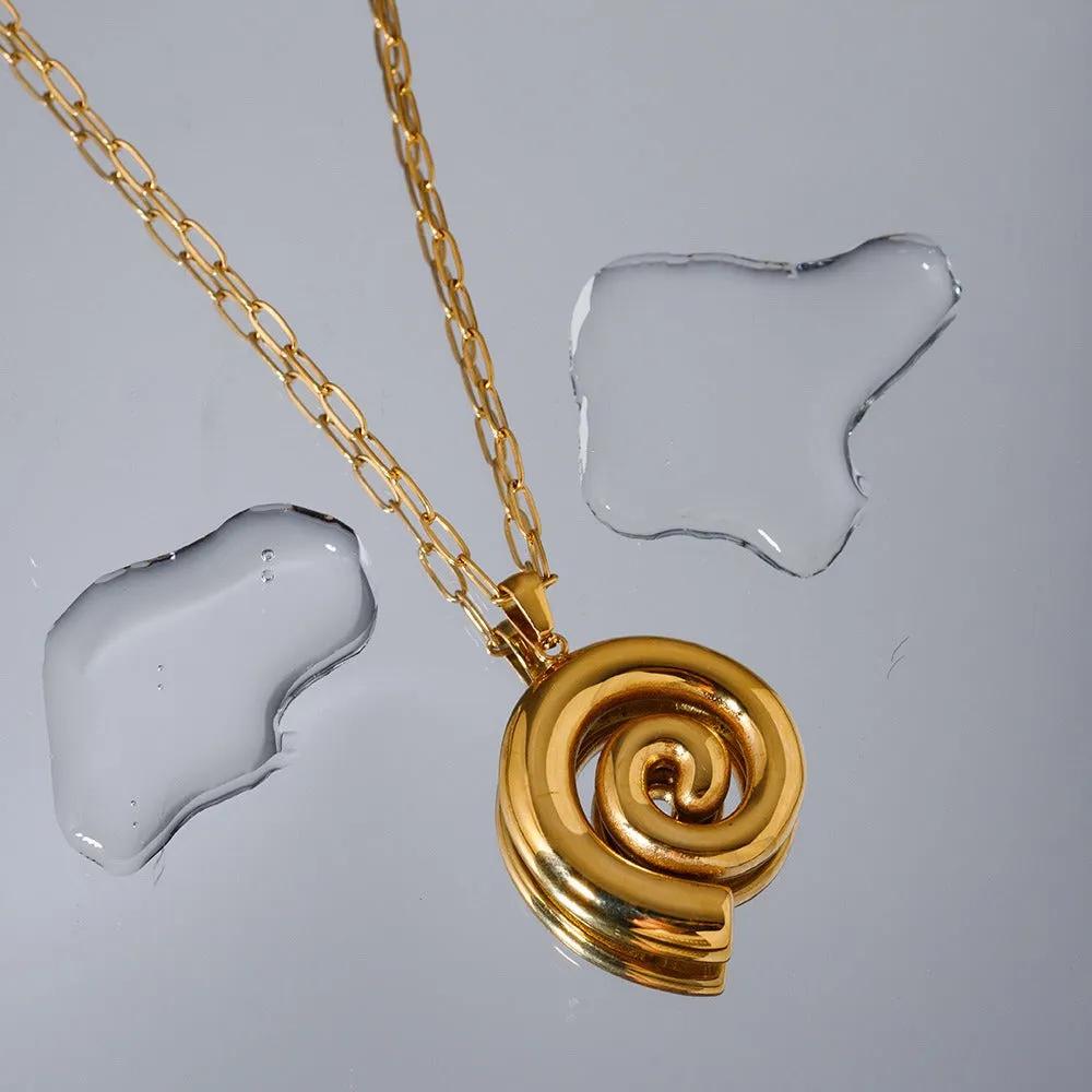 18k gold trendy and fashionable threaded circle design pendant necklace
