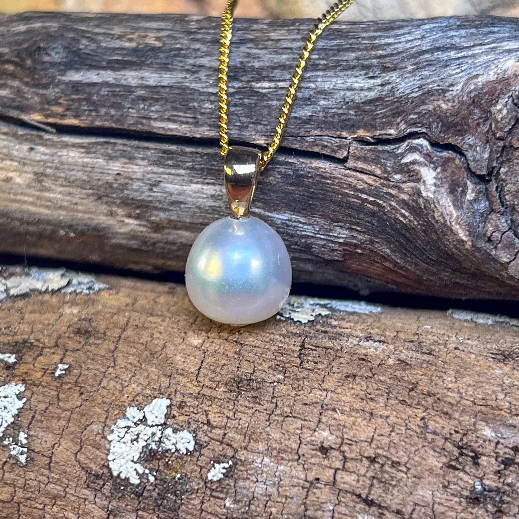 9kt Yellow Gold South Sea Pearl pendant