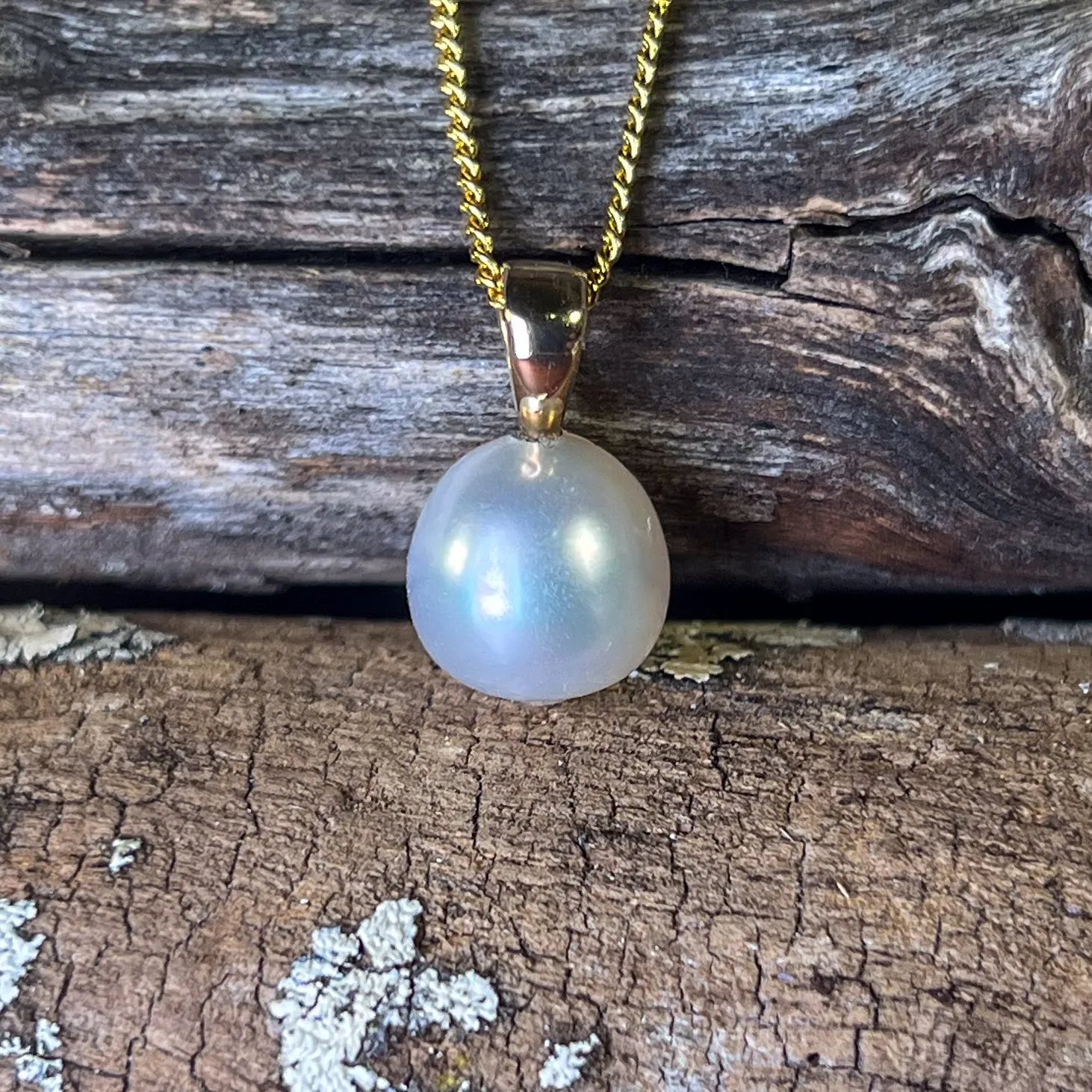 9kt Yellow Gold South Sea Pearl pendant