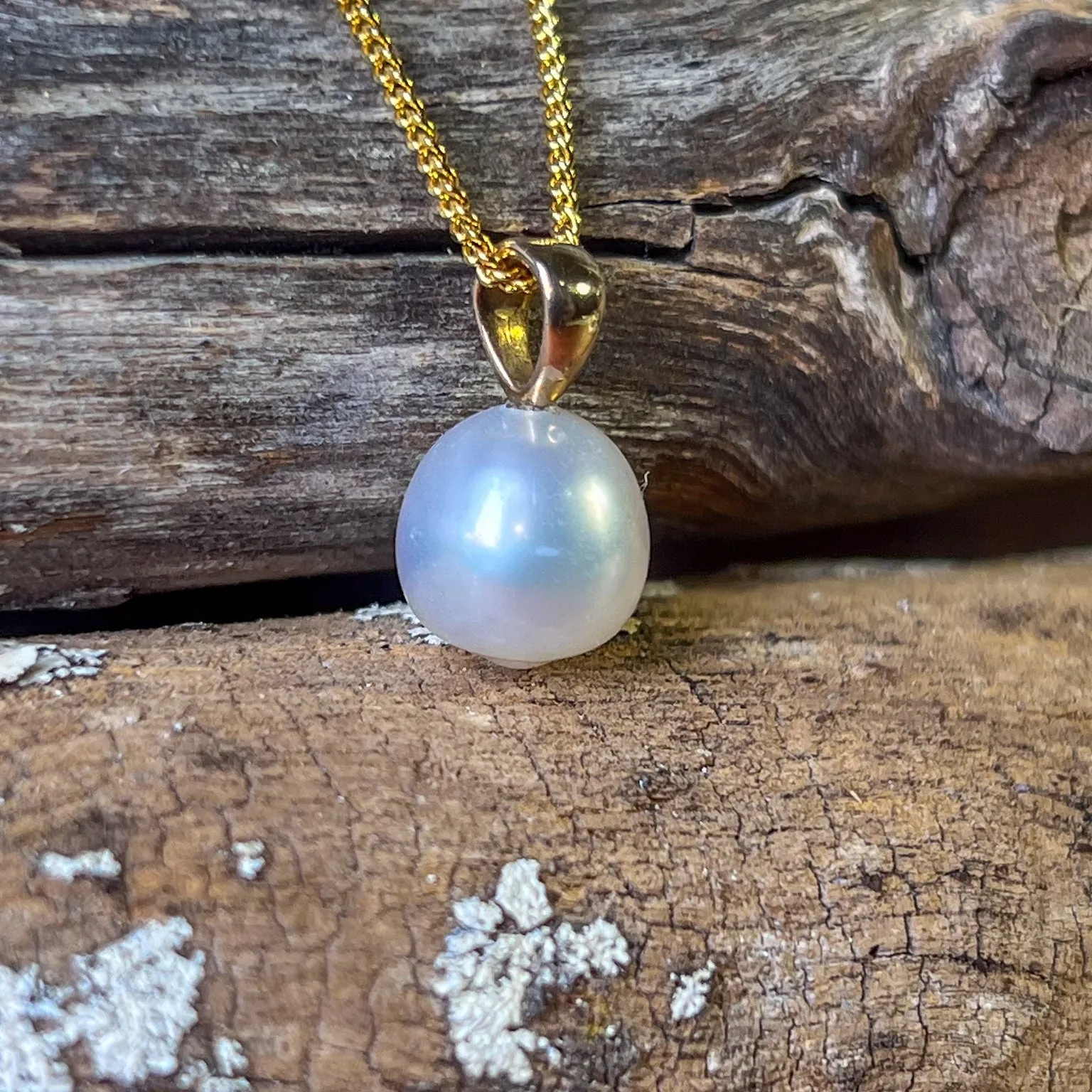 9kt Yellow Gold South Sea Pearl pendant