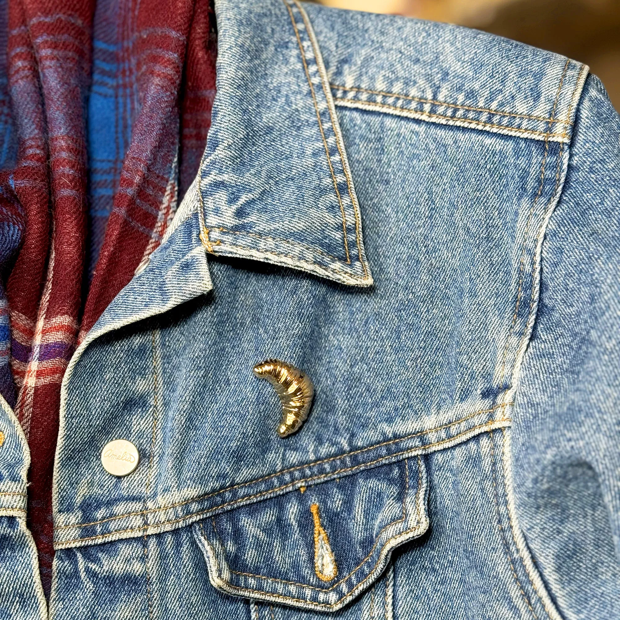 Croissant 🥐 Brooch