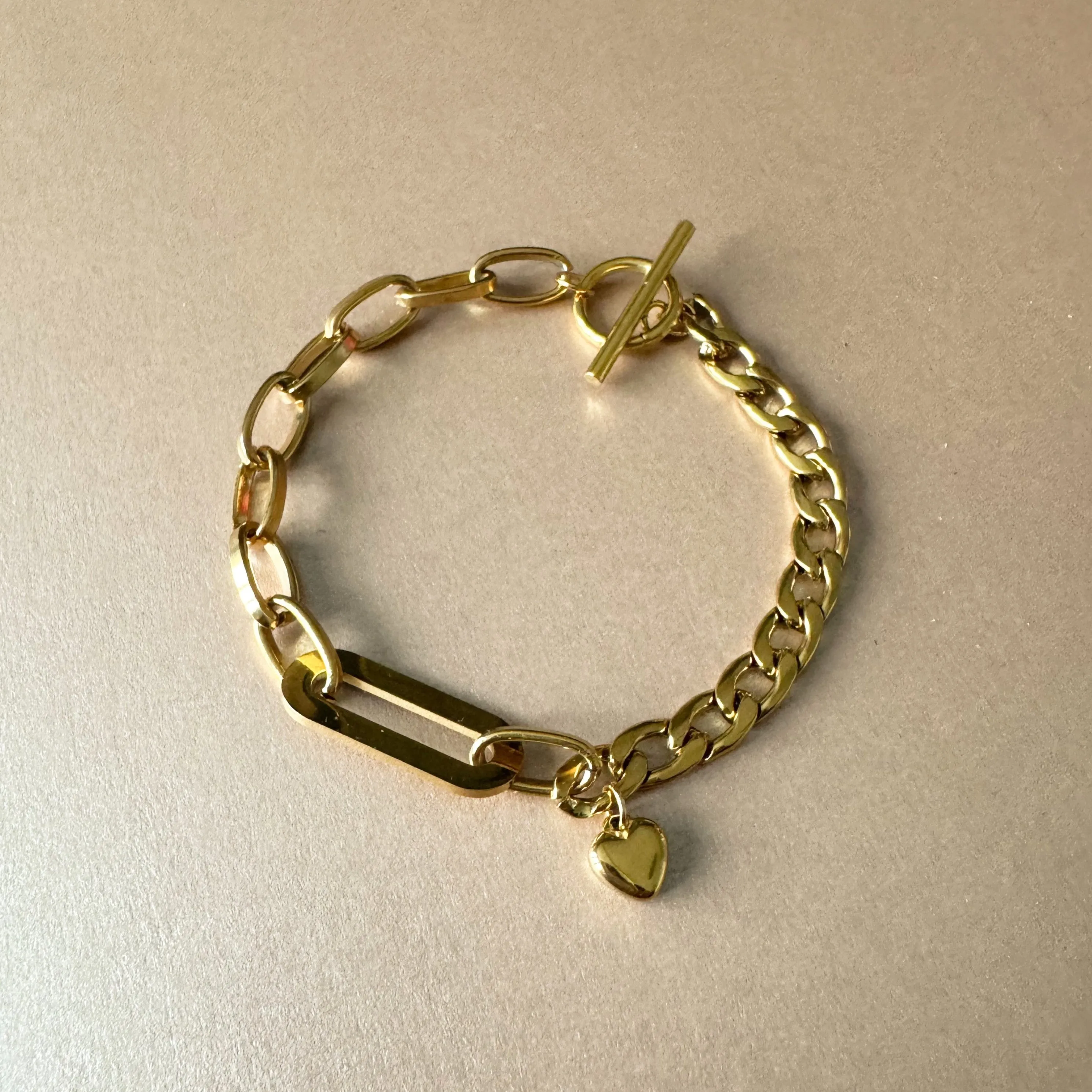 Danni Luxe 18k Gold T Bar Charm Bracelet
