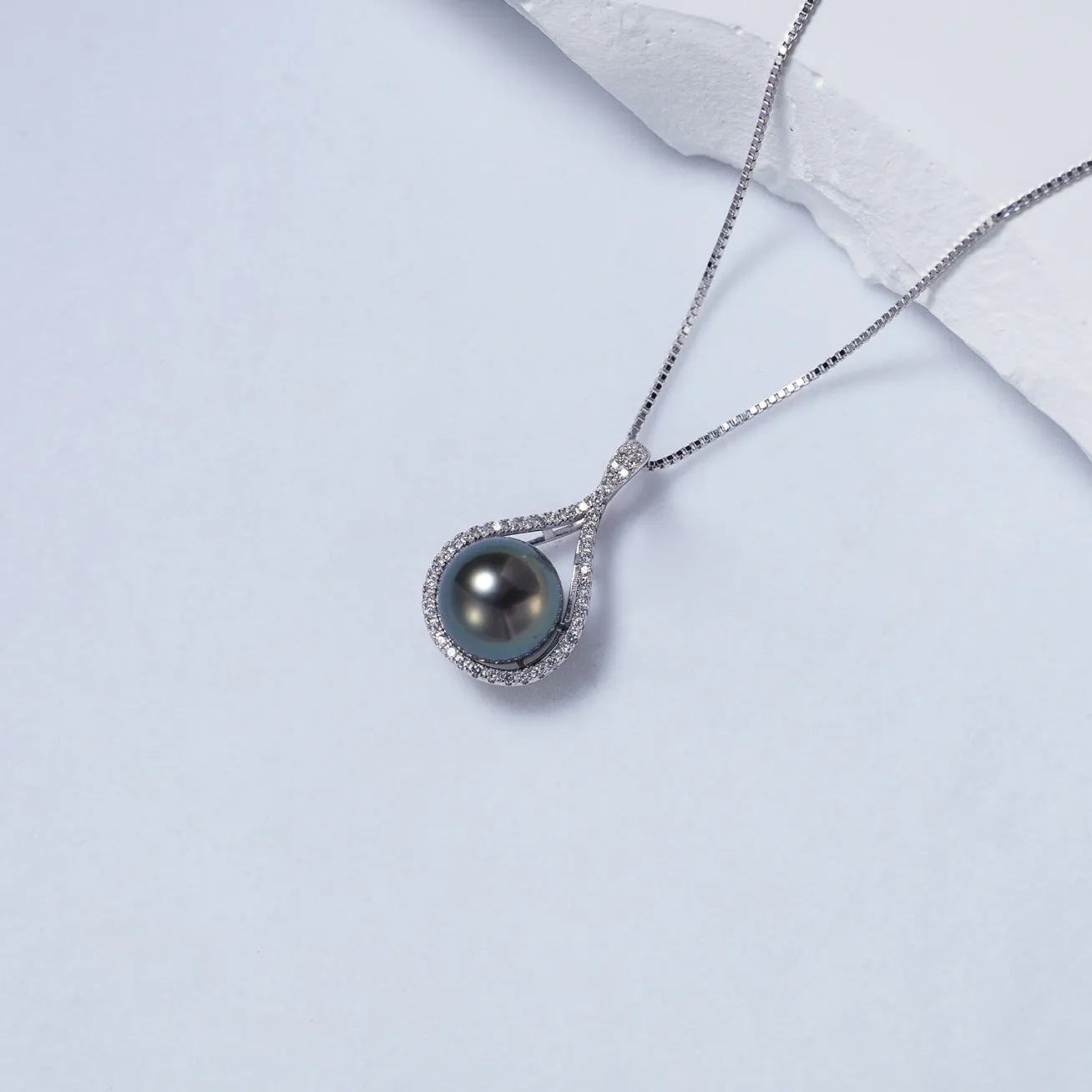 Elegant Tahitian Pearl Necklace WN00619