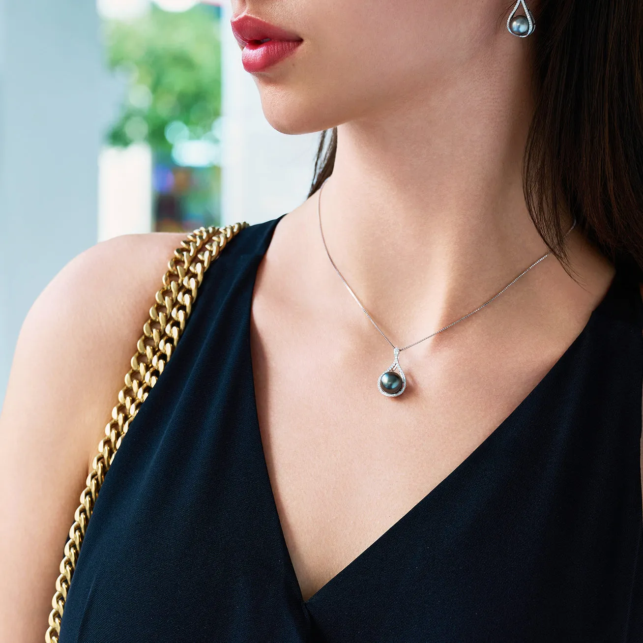 Elegant Tahitian Pearl Necklace WN00619
