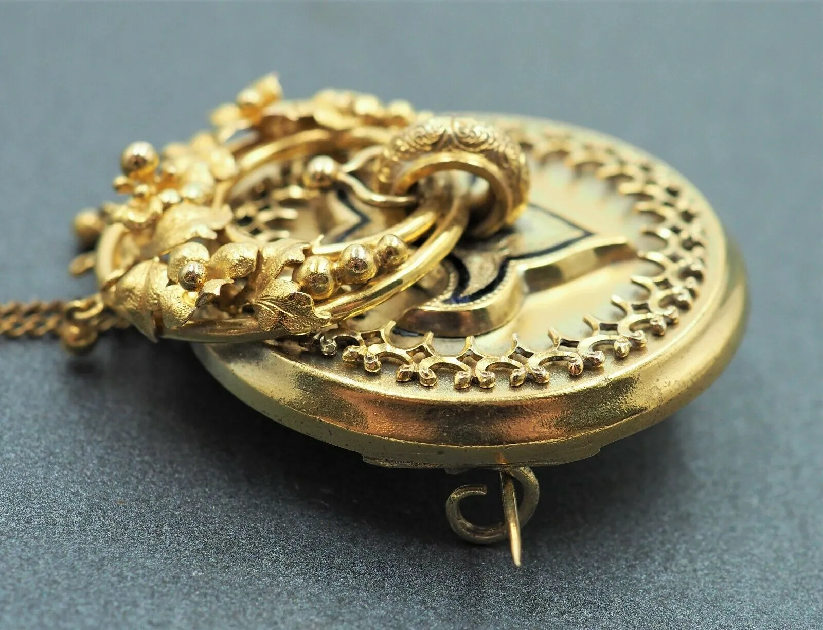Enamel Fleur De Lis Etruscan 9ct Yellow Gold Brooch/Pendant