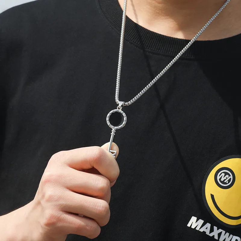 Fashionable and minimalist men's key pendant necklace