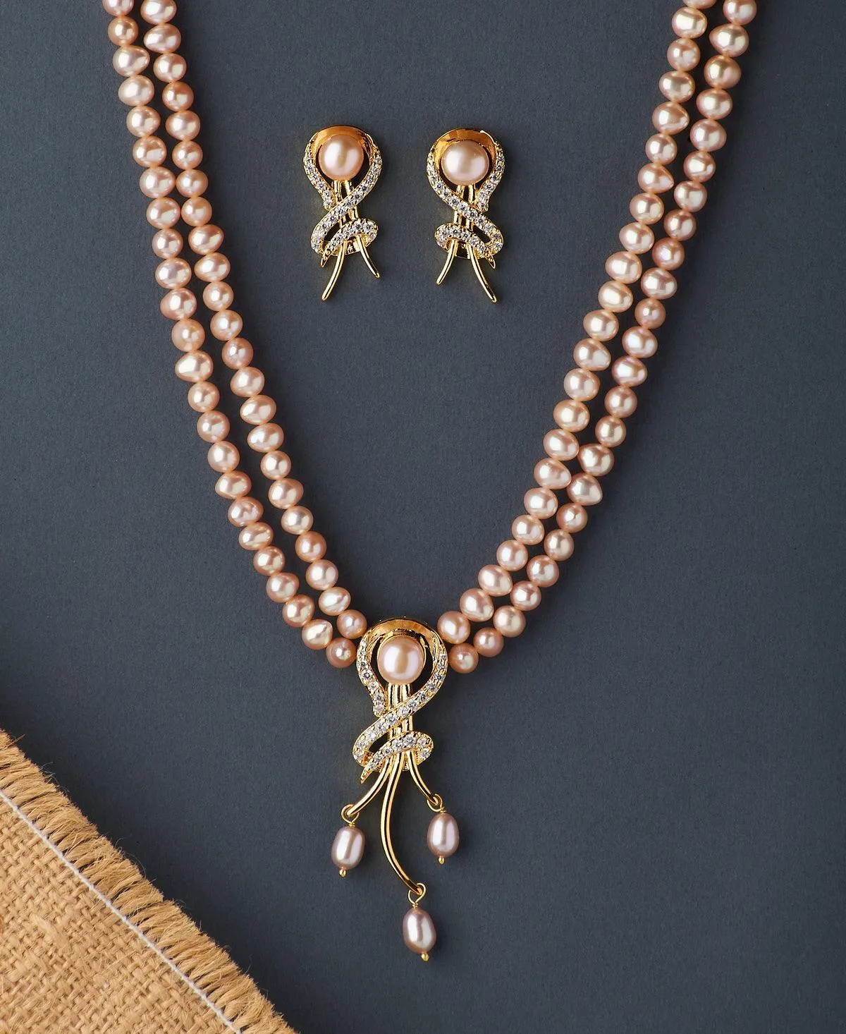 Fashionable Stone Studded Pearl Necklace Set