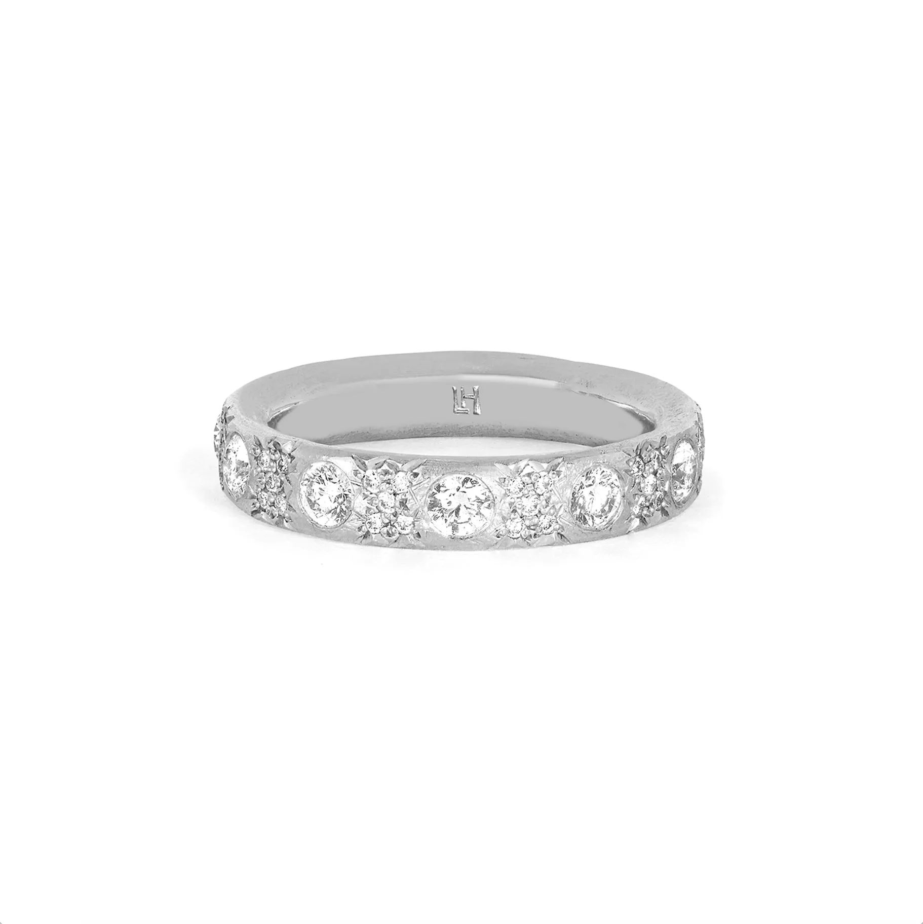 Queen Pavé Diamond Band