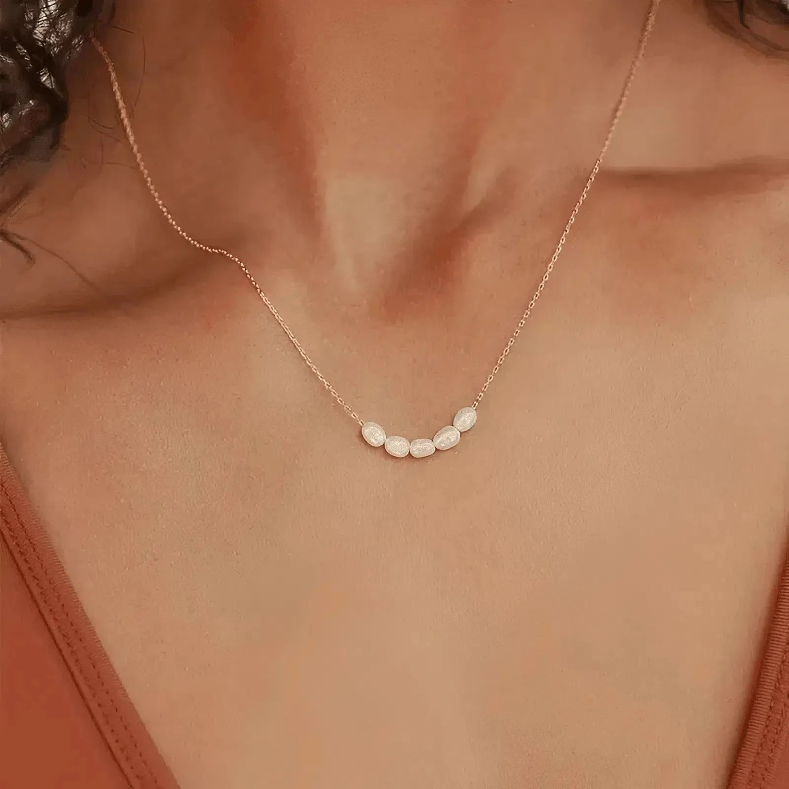 Velinia – Freshwater pearl detail – Necklace