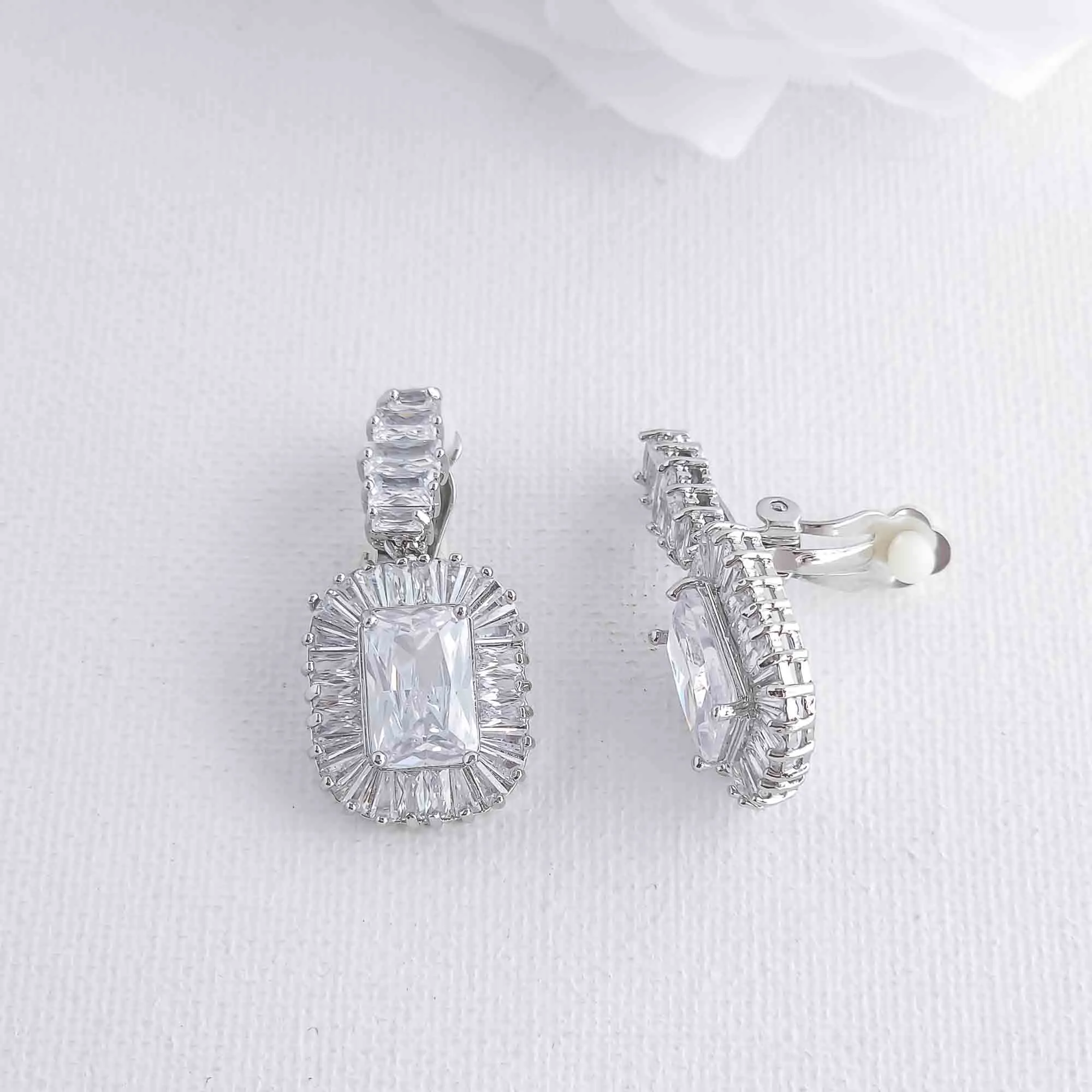 Vintage Clip On Earrings-Dorothy