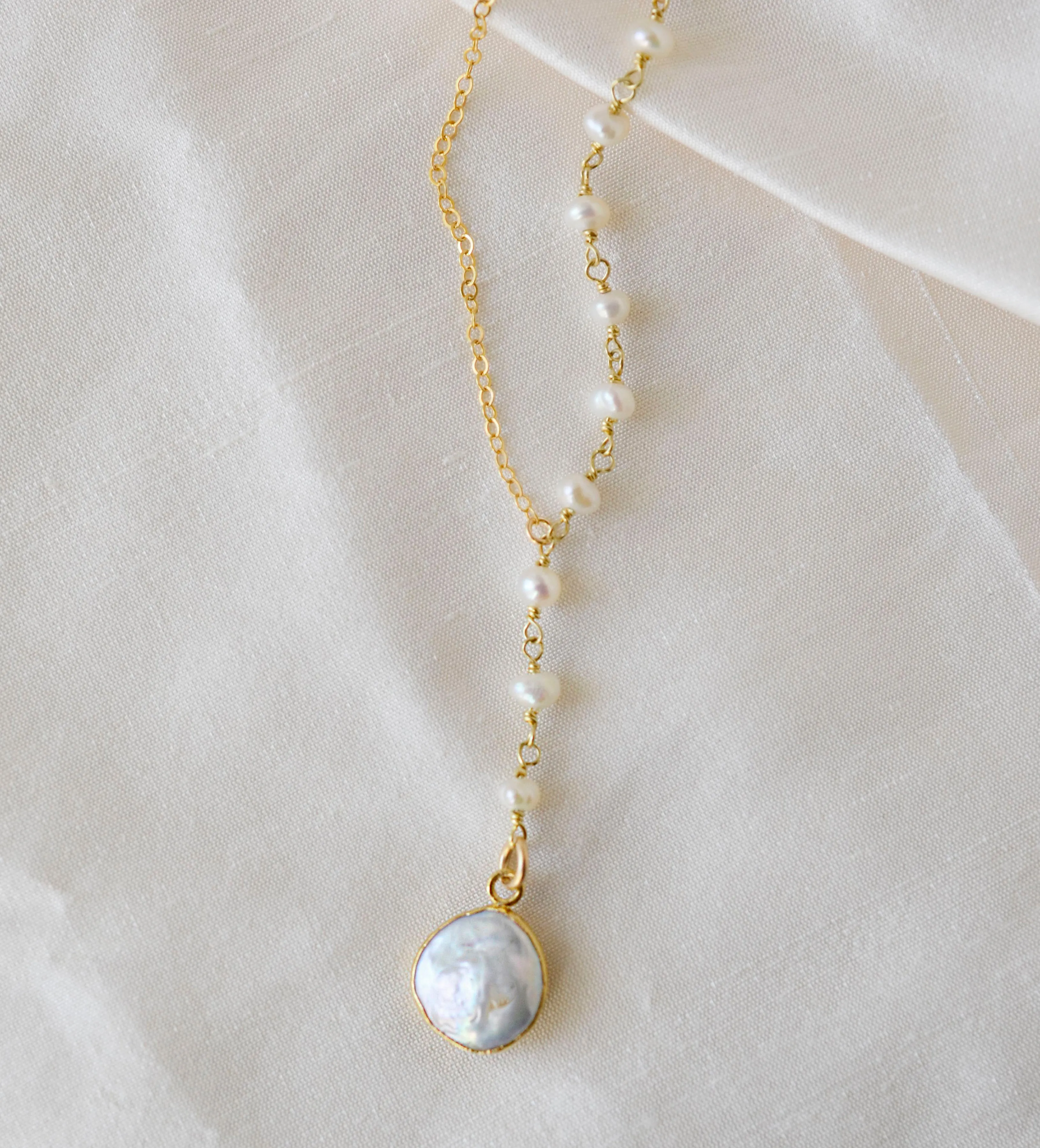 Wandering Pearls Necklace