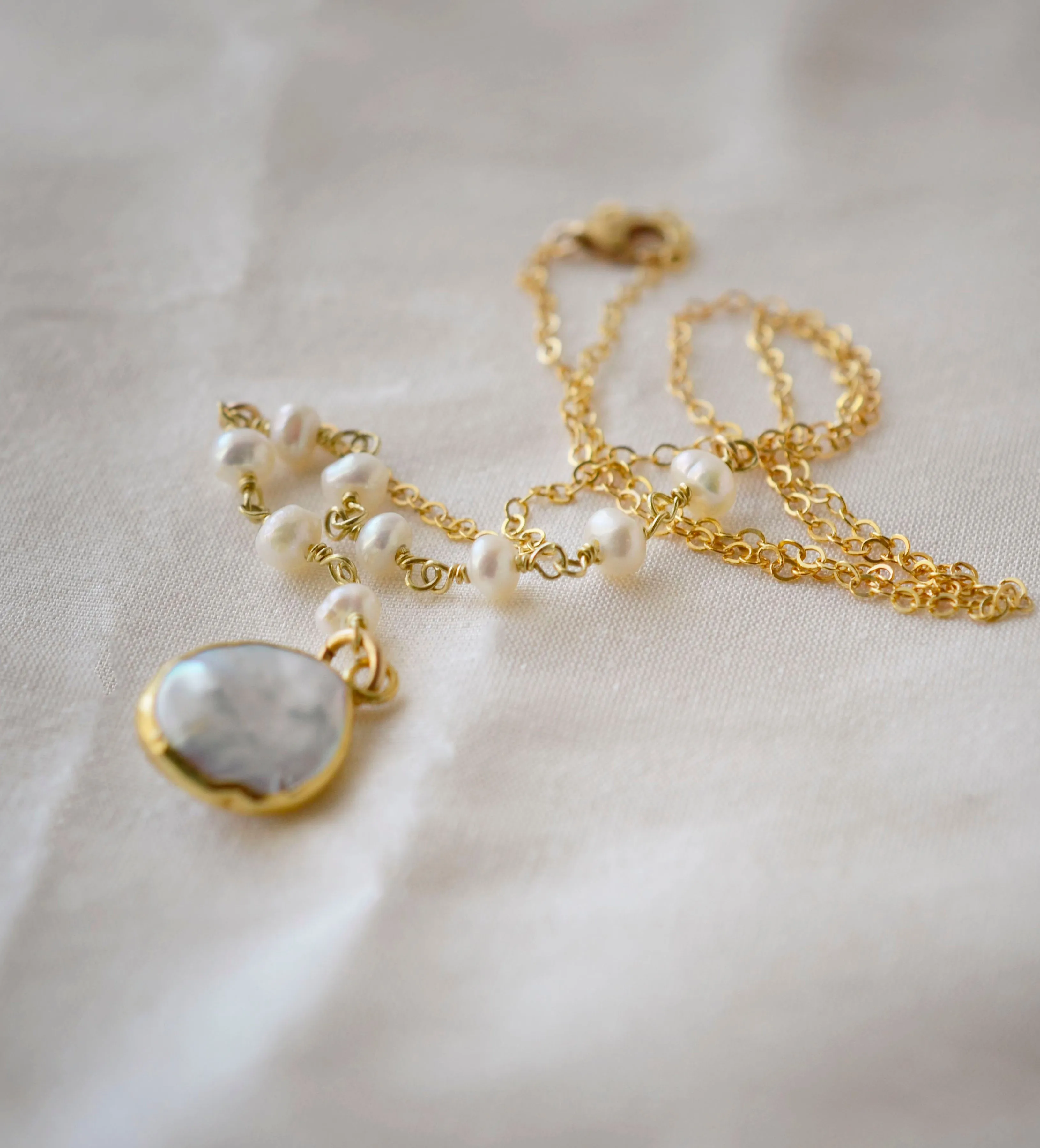 Wandering Pearls Necklace