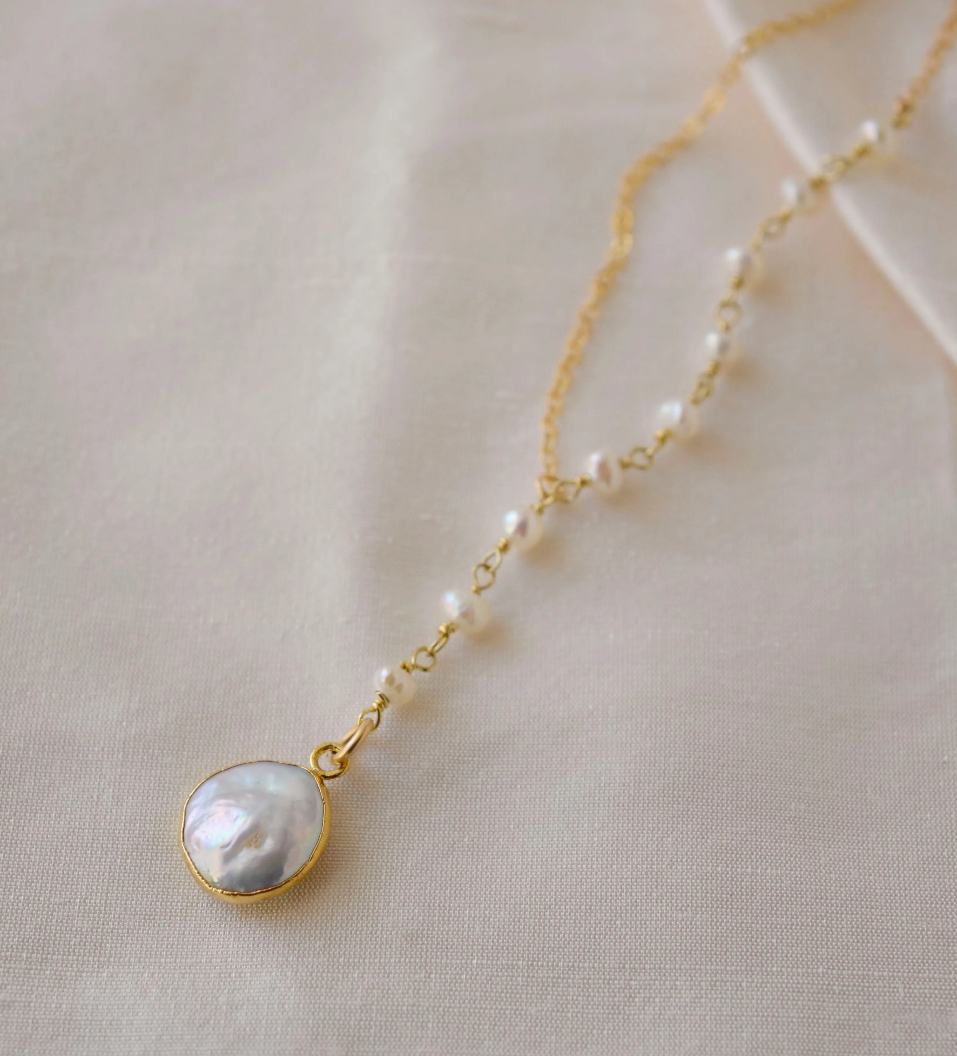 Wandering Pearls Necklace